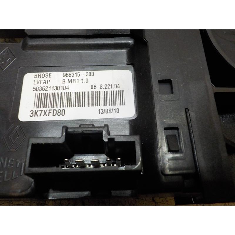 Recambio de motor elevalunas delantero izquierdo para renault megane iii sport tourer expression referencia OEM IAM 807310596R  