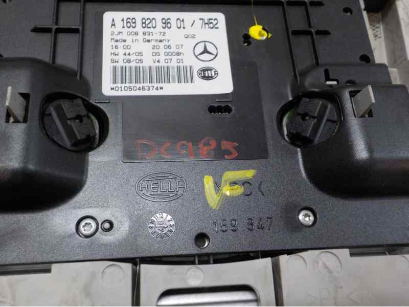 Recambio de piloto interior para mercedes-benz clase b (w245) 2.0 cdi cat referencia OEM IAM A16982048017H52  