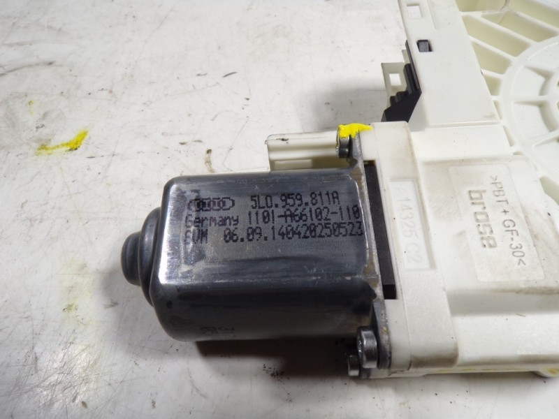 Recambio de motor elevalunas trasero izquierdo para skoda yeti 1.2 tsi referencia OEM IAM 5L0959811A 5L0959811A 