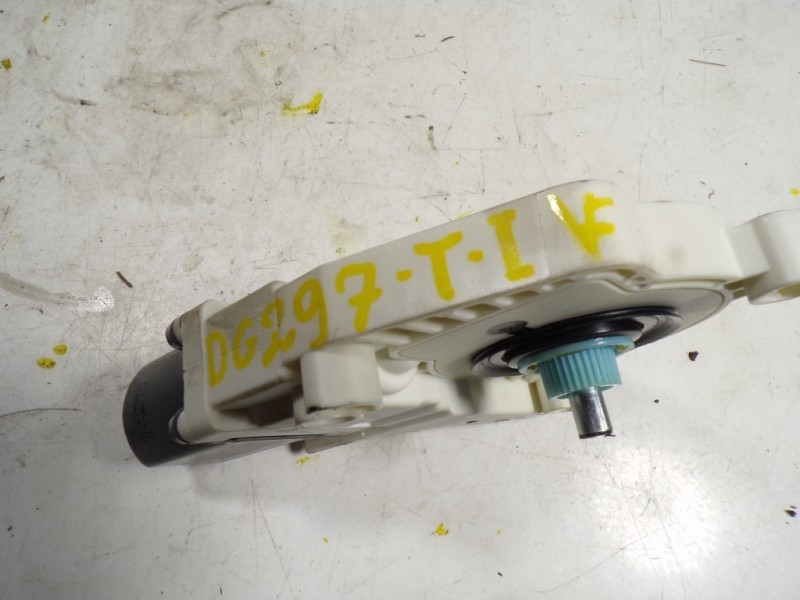 Recambio de motor elevalunas trasero izquierdo para skoda yeti 1.2 tsi referencia OEM IAM 5L0959811A 5L0959811A 