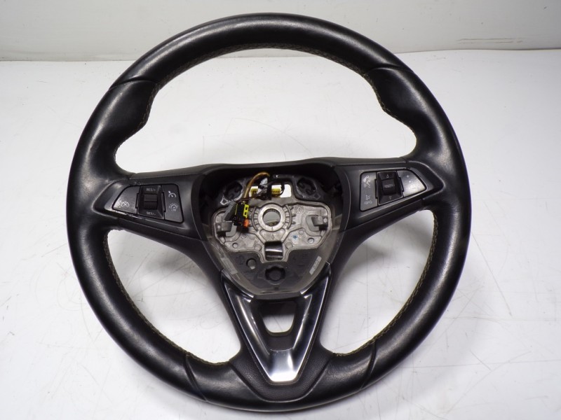 Recambio de volante para opel astra k sports tourer 1.6 cdti dpf referencia OEM IAM 39070464 34200834G 39013590