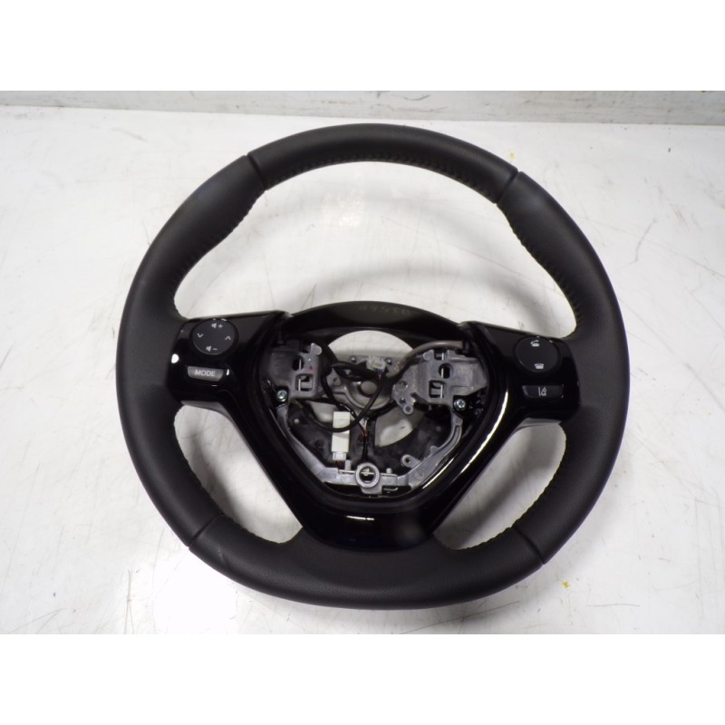 Recambio de volante para toyota aygo 1.0 vvti referencia OEM IAM 451000H070B1 451000H070 