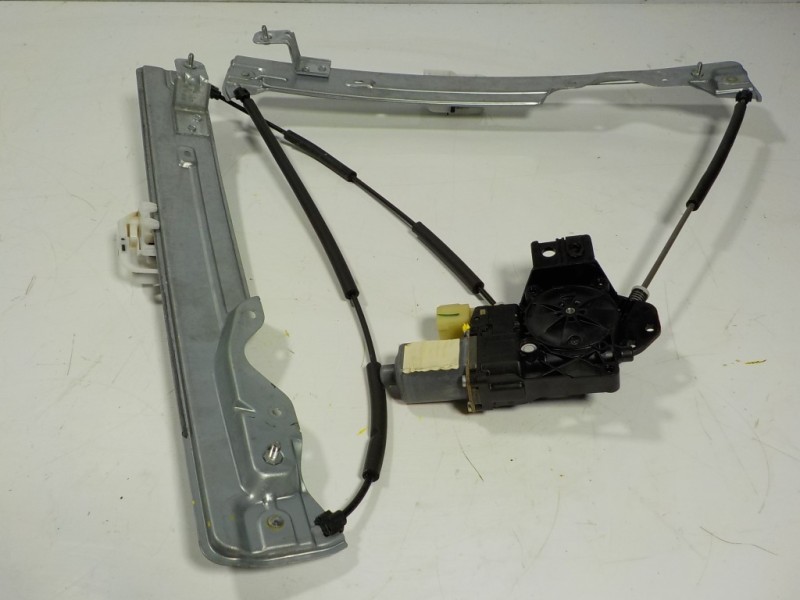 Recambio de elevalunas delantero izquierdo para ford kuga (cbs) 2.0 tdci cat referencia OEM IAM 2138696 CM093110A 