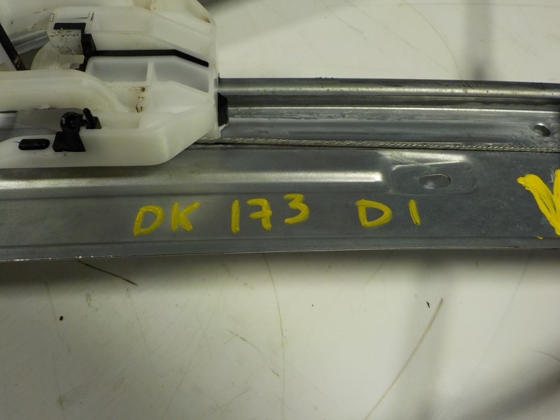 Recambio de elevalunas delantero izquierdo para ford kuga (cbs) 2.0 tdci cat referencia OEM IAM 2138696 CM093110A 