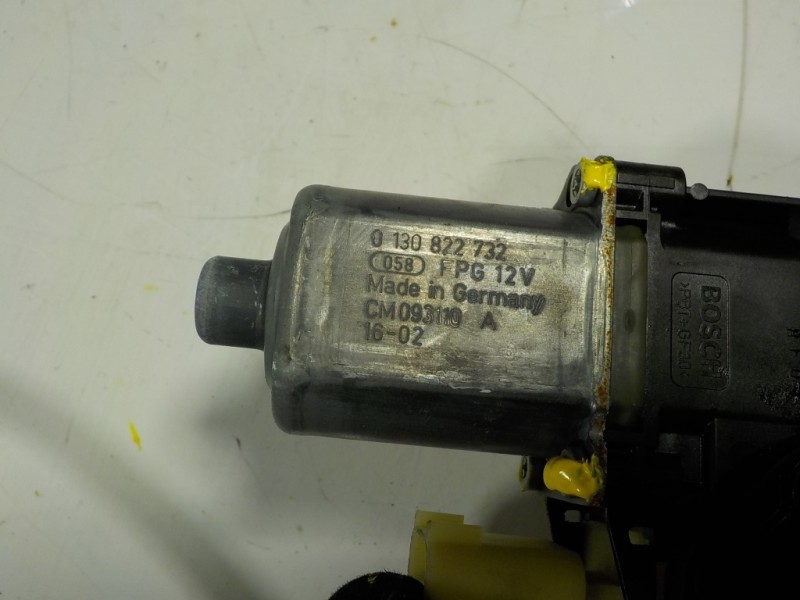 Recambio de elevalunas delantero izquierdo para ford kuga (cbs) 2.0 tdci cat referencia OEM IAM 2138696 CM093110A 