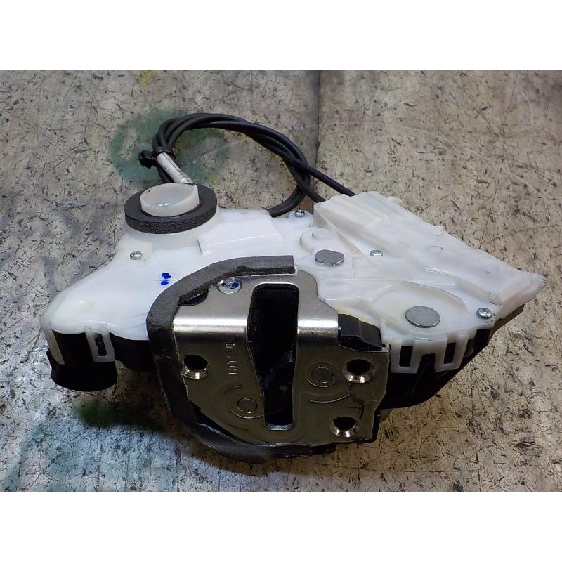 Recambio de cerradura puerta delantera izquierda para toyota yaris 1.4 turbodiesel cat referencia OEM IAM 690400D140  