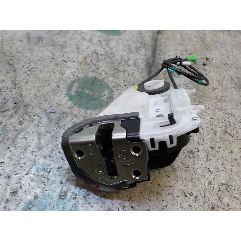 Recambio de cerradura puerta trasera izquierda para toyota yaris 1.4 turbodiesel cat referencia OEM IAM 690600D110  