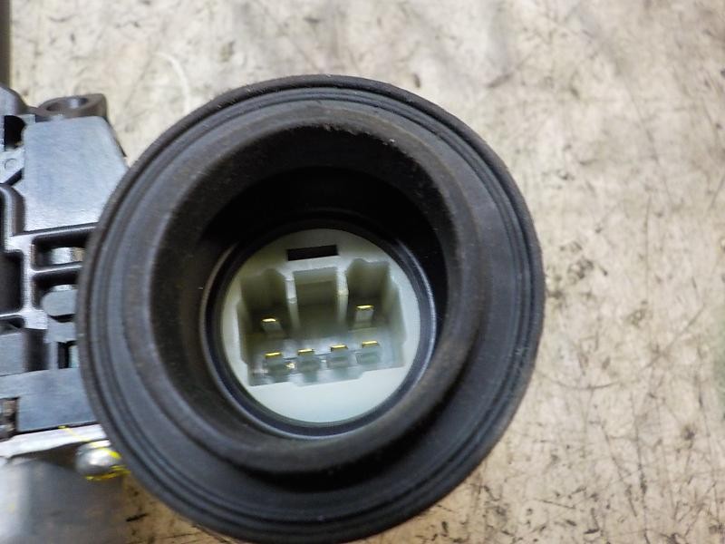 Recambio de elevalunas delantero derecho para toyota yaris 1.4 turbodiesel cat referencia OEM IAM 698100D300  