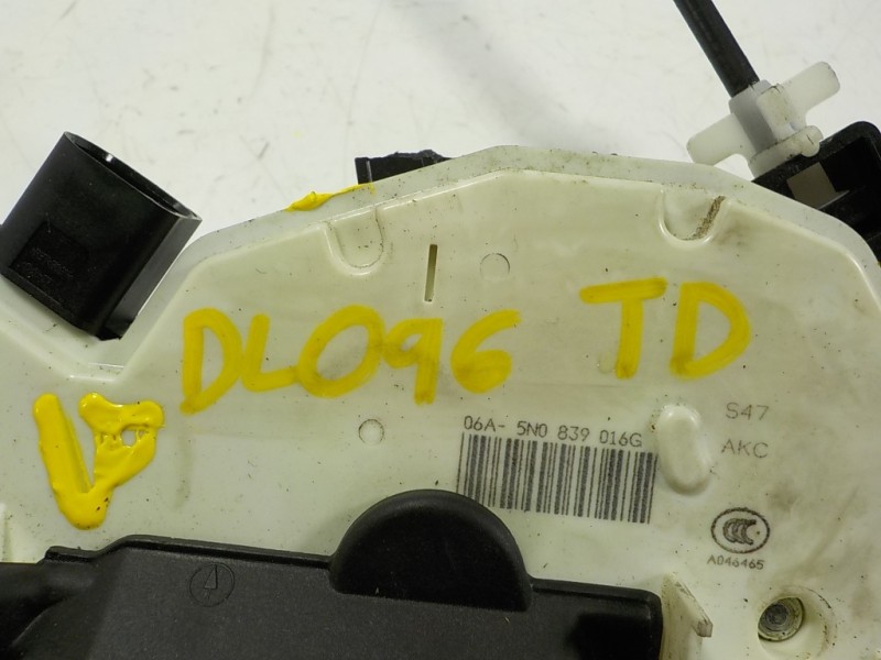 Recambio de cerradura puerta trasera derecha para volkswagen tiguan (5n2) 2.0 tdi referencia OEM IAM 5N0839016G 06A5N0839016G 