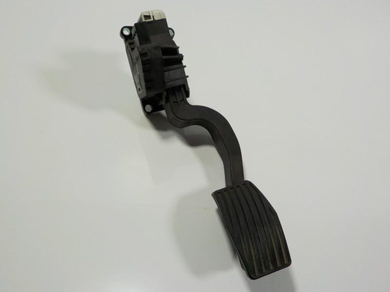Recambio de potenciometro pedal para opel corsa e 1.4 referencia OEM IAM 13305804 13305804 