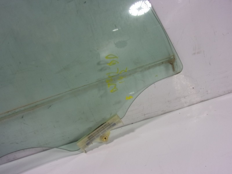 Recambio de cristal puerta delantero derecho para kia ceed 1.6 crdi cat referencia OEM IAM 82420J7000  