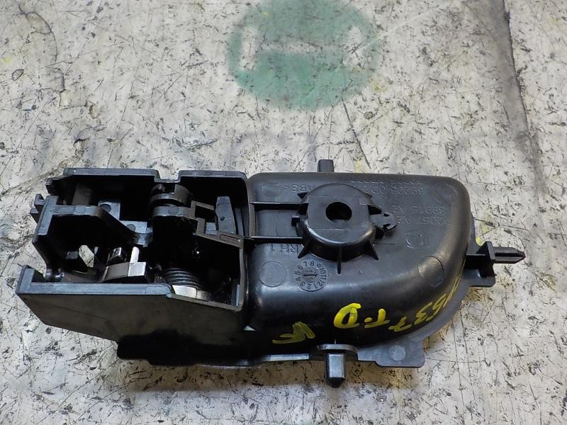 Recambio de maneta interior trasera derecha para toyota yaris 1.4 turbodiesel cat referencia OEM IAM 692050D200C0  