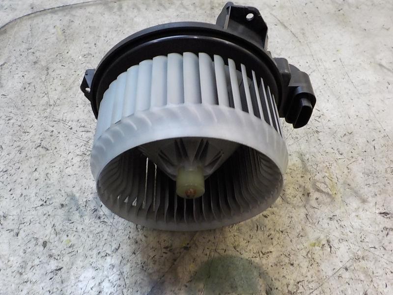 Recambio de motor calefaccion para toyota yaris 1.4 turbodiesel cat referencia OEM IAM 871030D220  