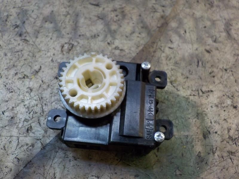 Recambio de motor electrico para toyota yaris 1.4 turbodiesel cat referencia OEM IAM 871060D051  
