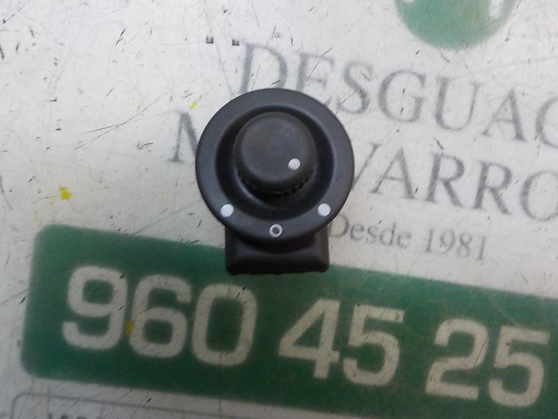 Recambio de mando retrovisor para dacia sandero 1.2 16v cat referencia OEM IAM 255704649R  