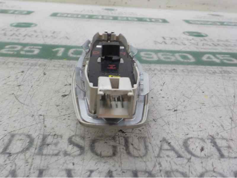 Recambio de piloto interior para ford focus lim. trend referencia OEM IAM 1866922  