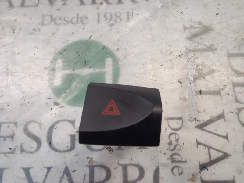 Recambio de warning para hyundai santa fe (sm) 2.4 gls referencia OEM IAM 9379026000 93790Z6000 