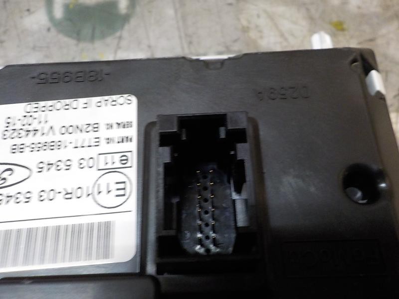 Recambio de pantalla multifuncion para ford fiesta (ccn) trend referencia OEM IAM   