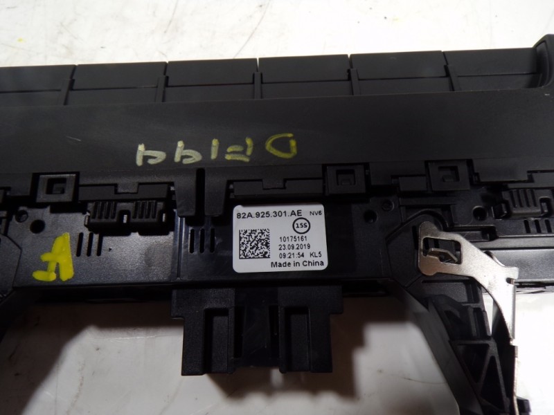 Recambio de warning para audi a1 sportback (gba) 1.0 tfsi referencia OEM IAM 82A925301AE 82A925301AE 10175161