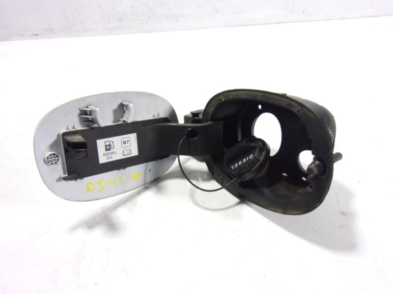 Recambio de tapa combustible para kia ceed 1.6 crdi cat referencia OEM IAM 69510J7000  