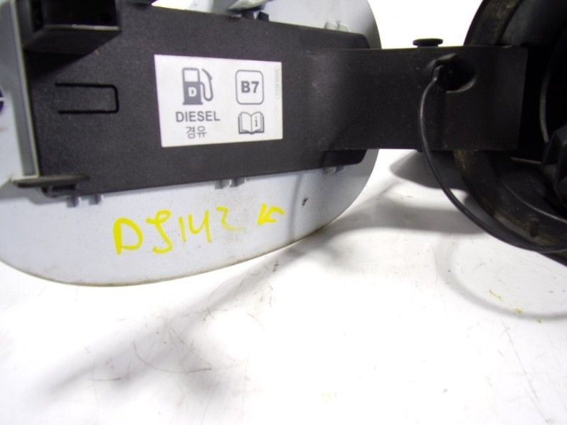 Recambio de tapa combustible para kia ceed 1.6 crdi cat referencia OEM IAM 69510J7000  