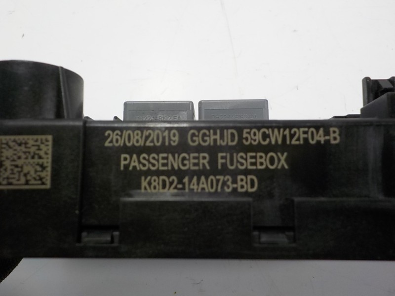 Recambio de caja reles / fusibles para land rover range rover evoque evoque referencia OEM IAM  K8D214A073BD 