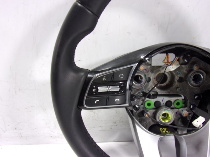 Recambio de volante para kia ceed 1.6 crdi cat referencia OEM IAM 56100J7470CEP  