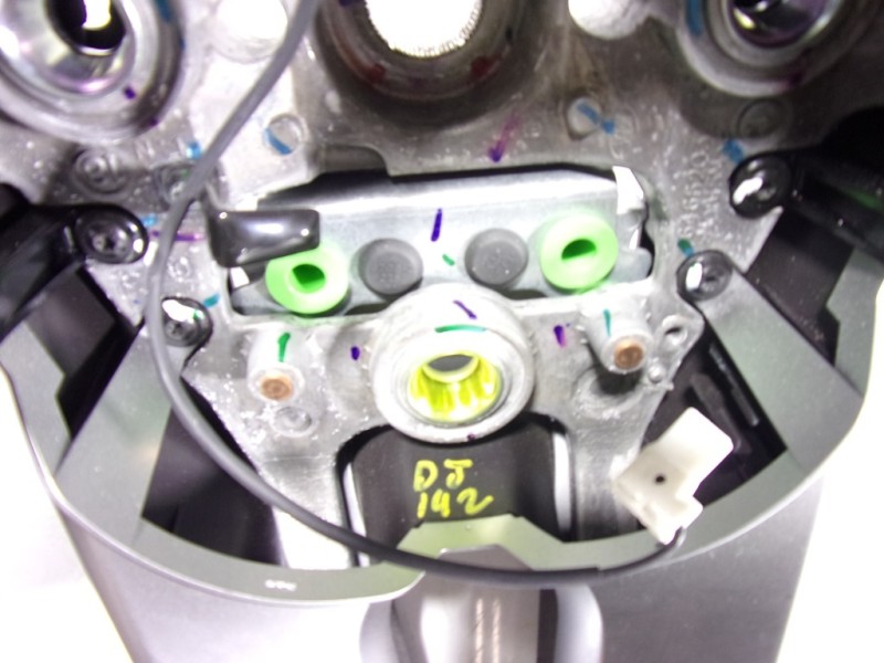 Recambio de volante para kia ceed 1.6 crdi cat referencia OEM IAM 56100J7470CEP  