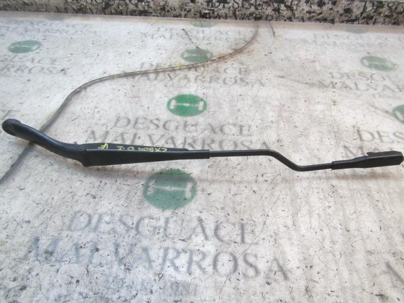 Recambio de brazo limpia delantero izquierdo para fiat linea (110) dynamic referencia OEM IAM 51701422  