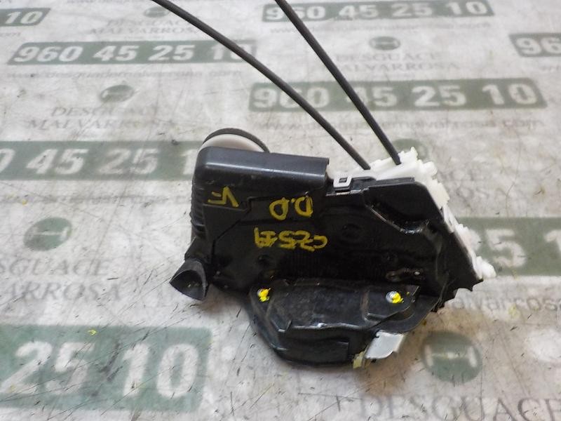 Recambio de cerradura puerta delantera derecha para toyota yaris 1.4 turbodiesel cat referencia OEM IAM 690300D540  
