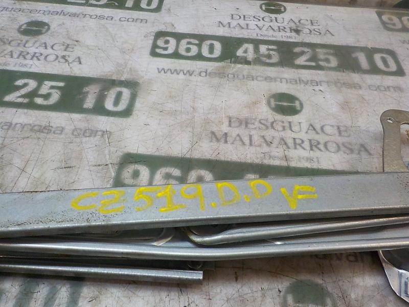 Recambio de elevalunas delantero derecho para toyota yaris 1.4 turbodiesel cat referencia OEM IAM 698100D300  