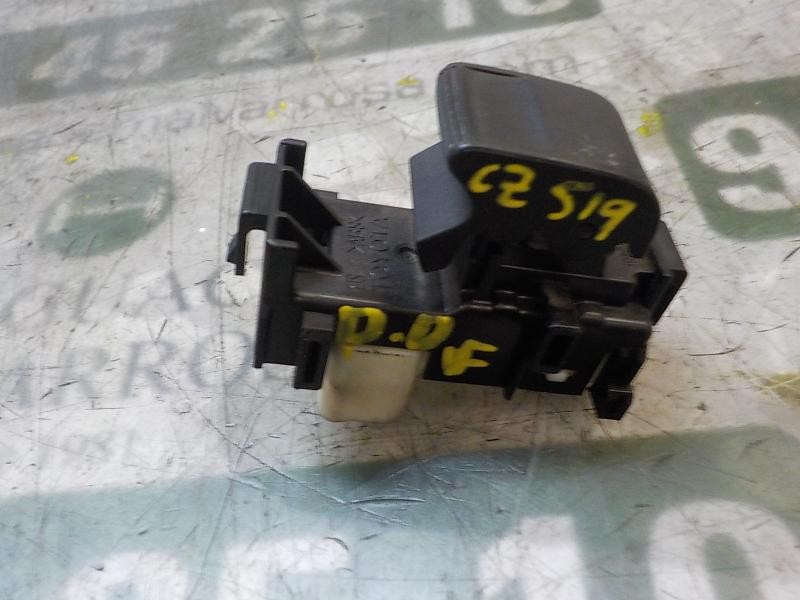 Recambio de mando elevalunas delantero derecho para toyota yaris 1.4 turbodiesel cat referencia OEM IAM 848100D030  