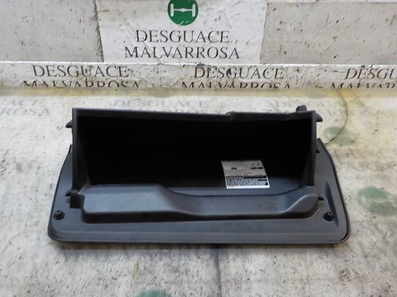 Recambio de guantera para toyota yaris 1.4 turbodiesel cat referencia OEM IAM 555500D170C0  