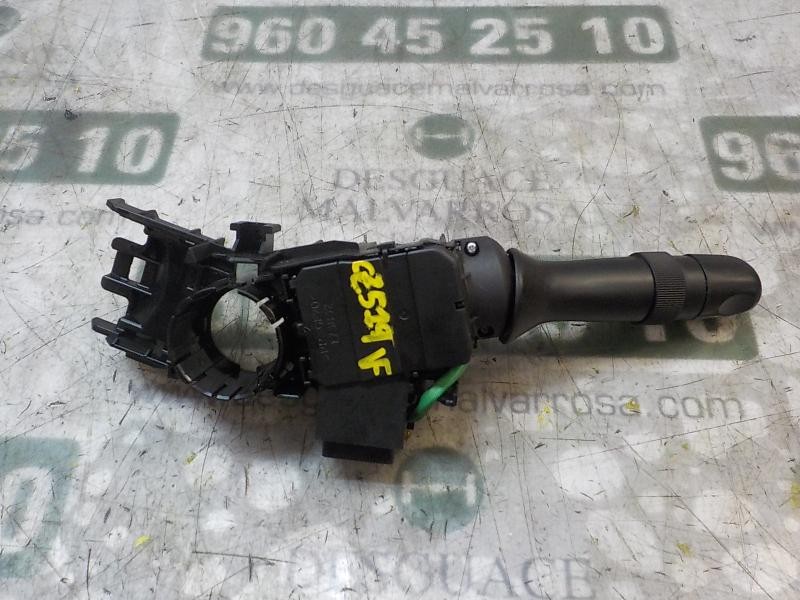 Recambio de mando luces para toyota yaris 1.4 turbodiesel cat referencia OEM IAM 841400D300  