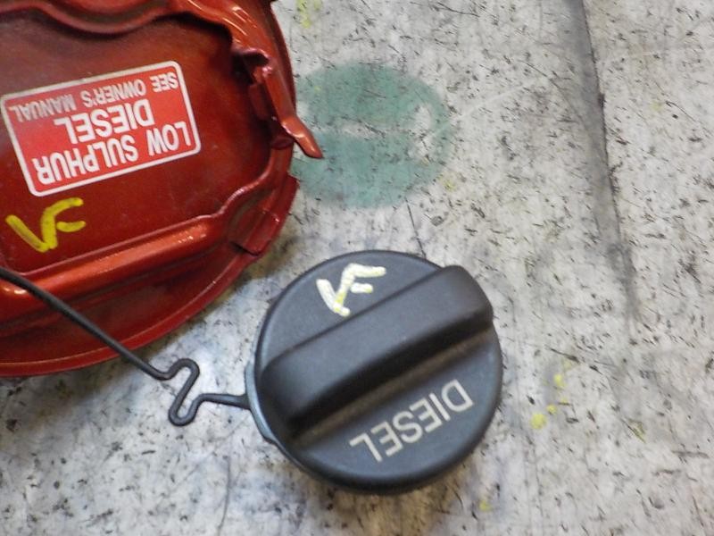 Recambio de tapa combustible para toyota yaris 1.4 turbodiesel cat referencia OEM IAM 773500D080  