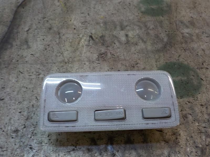 Recambio de piloto interior para toyota yaris 1.4 turbodiesel cat referencia OEM IAM 812600D070B0  