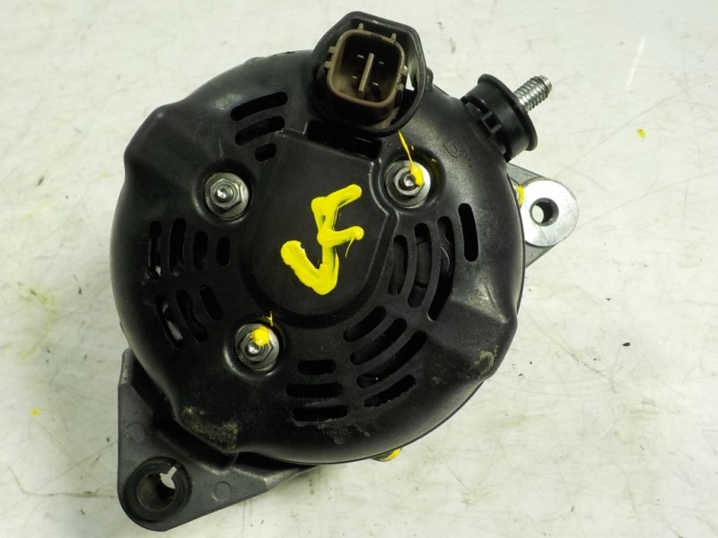 Recambio de alternador para kia sorento drive 2wd referencia OEM IAM  373002F200 