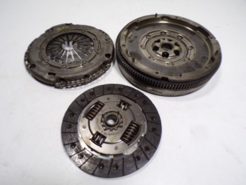 Recambio de kit embrague para volkswagen golf vii lim. (bq1) 1.5 16v tsi act referencia OEM IAM 04E141016B 04E141026F 