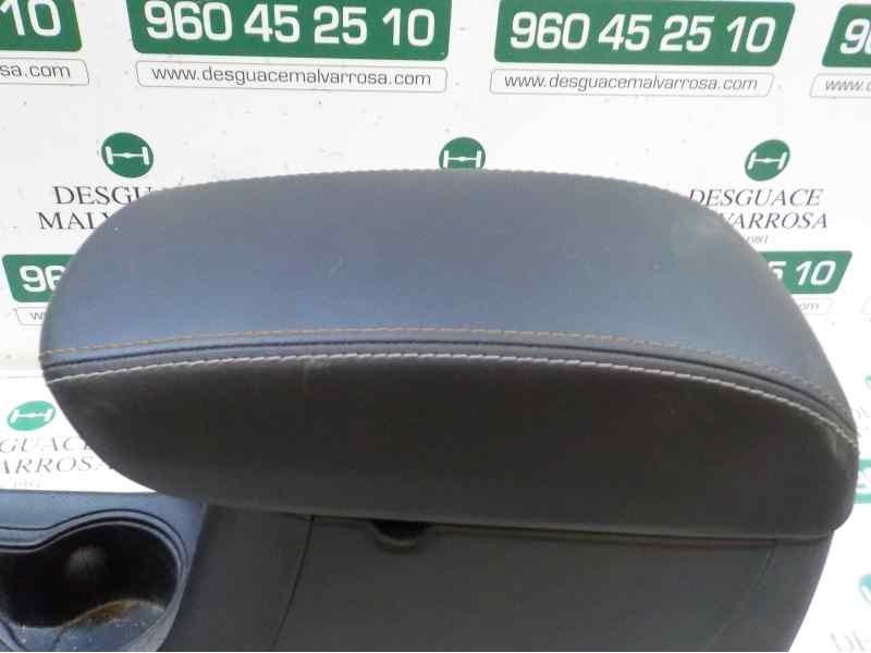Recambio de apoyabrazos central para jeep compass ii 1.4 m-air cat referencia OEM IAM   