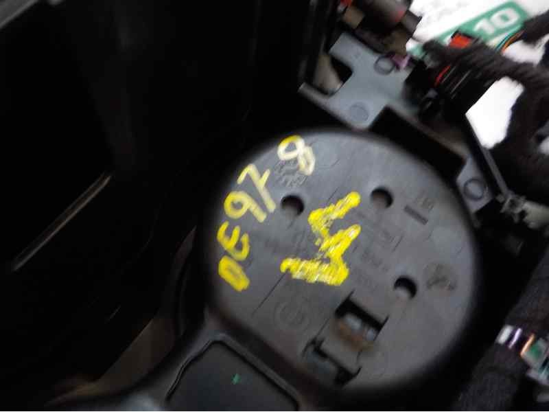 Recambio de apoyabrazos central para jeep compass ii 1.4 m-air cat referencia OEM IAM   