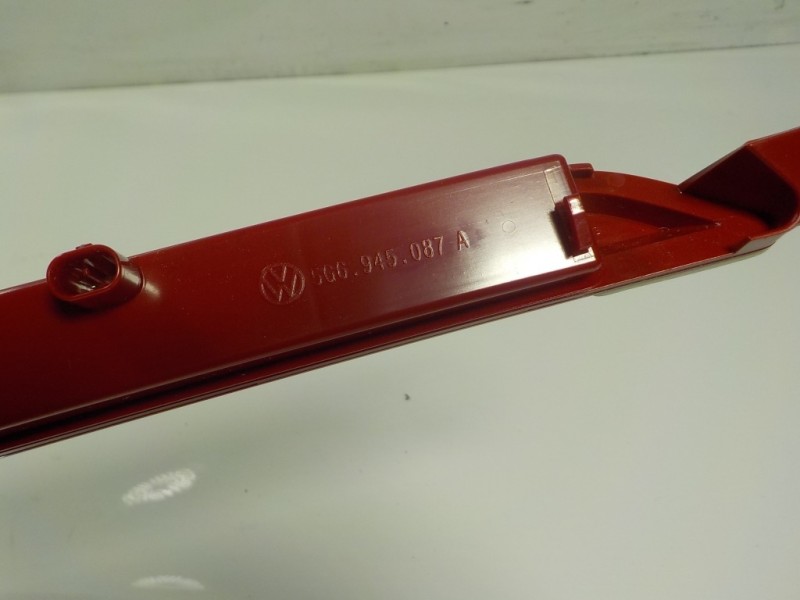 Recambio de piloto trasero central para volkswagen t-roc 1.5 16v tsi act referencia OEM IAM  5G6945087A 