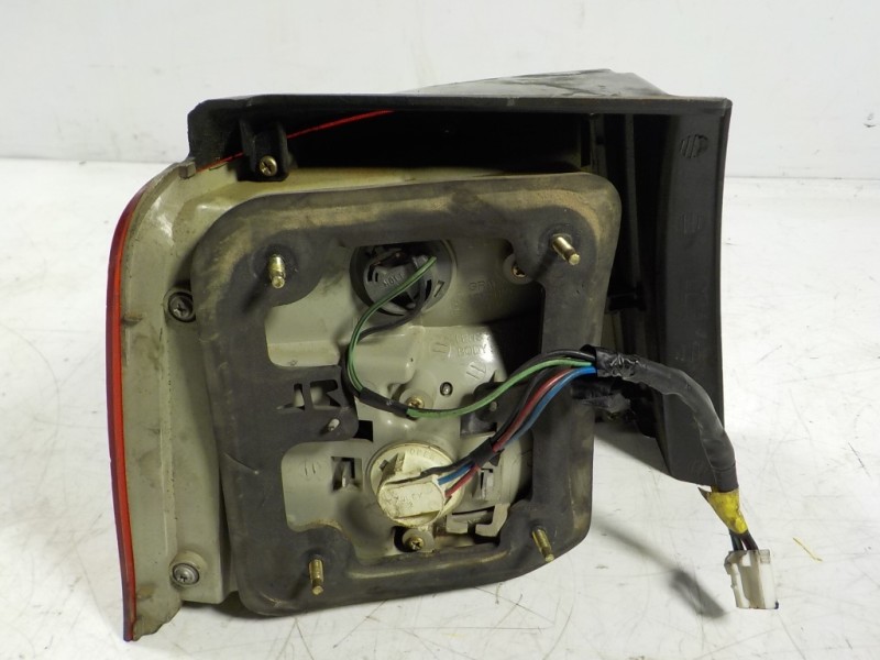 Recambio de piloto trasero derecho para kia carens 2.0 crdi ex monovolumen referencia OEM IAM 0K2JB51150A  