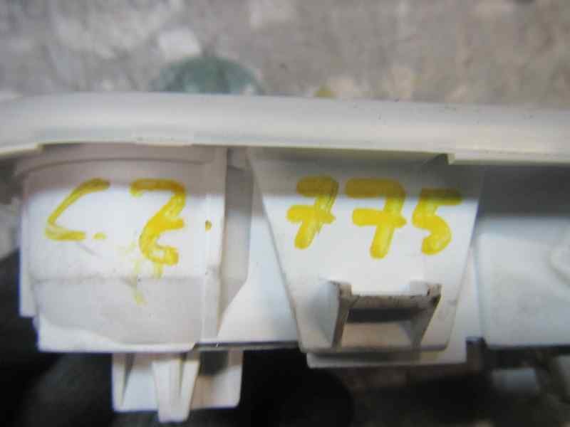 Recambio de piloto interior para renault scenic iii grand family edition referencia OEM IAM 264300008R  