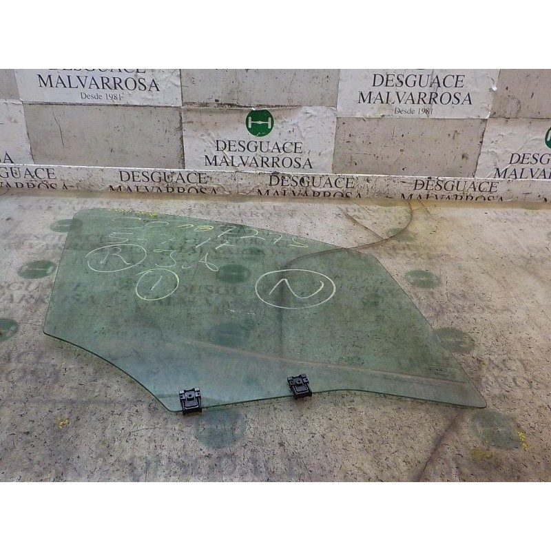 Recambio de cristal puerta delantero derecho para peugeot partner kombi 1.6 16v e-hdi fap referencia OEM IAM   