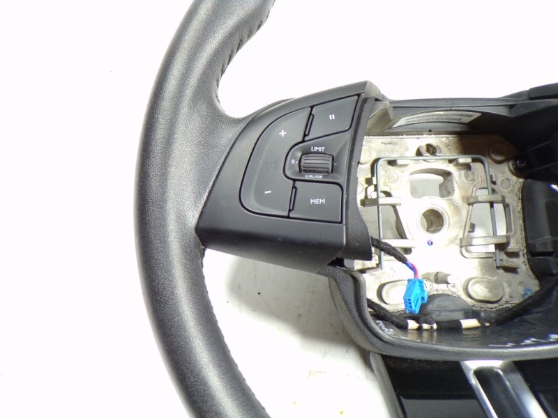 Recambio de volante para citroën c4 cactus 1.2 12v e-thp / puretech referencia OEM IAM 98303131ZD  