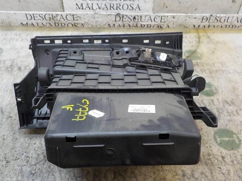 Recambio de guantera para renault megane iii sport tourer expression referencia OEM IAM 681083896R  