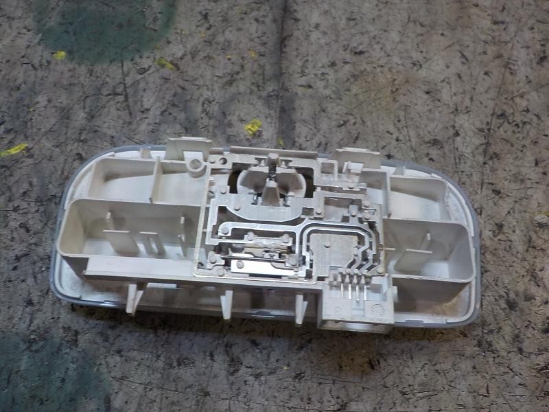 Recambio de piloto interior para renault megane iii sport tourer expression referencia OEM IAM 264300007R  