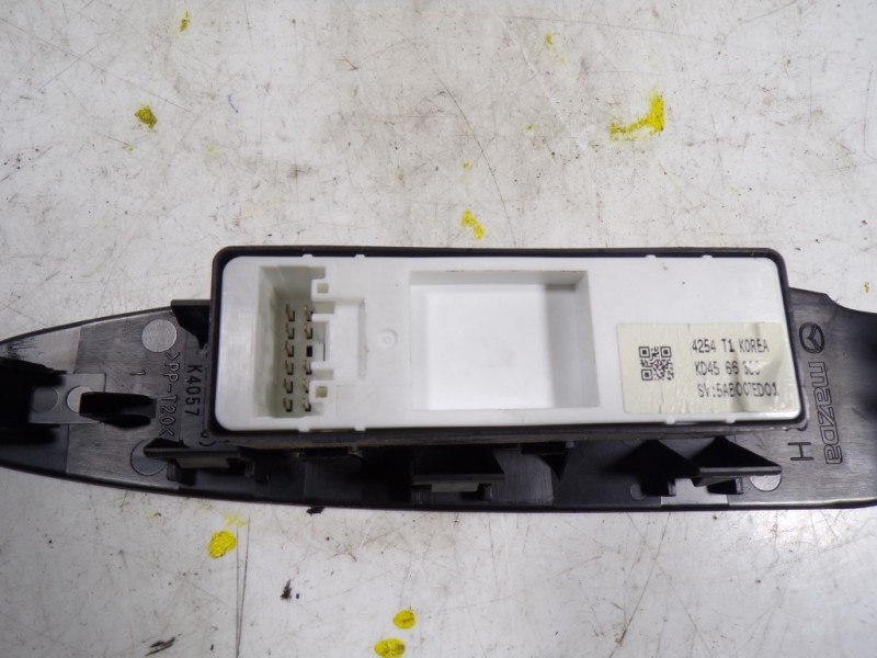 Recambio de mando elevalunas trasero derecho para mazda cx-5 2.2 turbodiesel cat referencia OEM IAM KD4566380 KD4566380 
