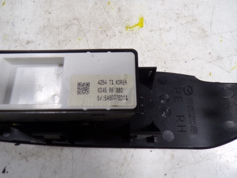 Recambio de mando elevalunas trasero derecho para mazda cx-5 2.2 turbodiesel cat referencia OEM IAM KD4566380 KD4566380 