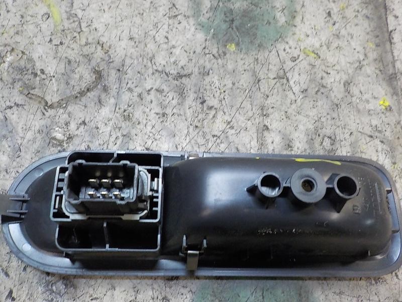 Recambio de mando elevalunas delantero derecho para renault twingo 1.2 16v referencia OEM IAM 8200214936  